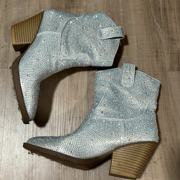 Sparkly boots - Picture 3 of 12
